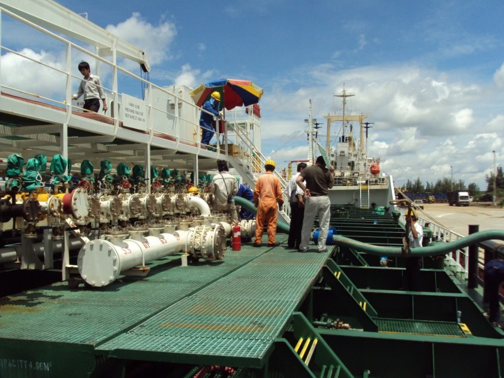 Ethanol sản xuất, vận chuyển bởi VCARGO