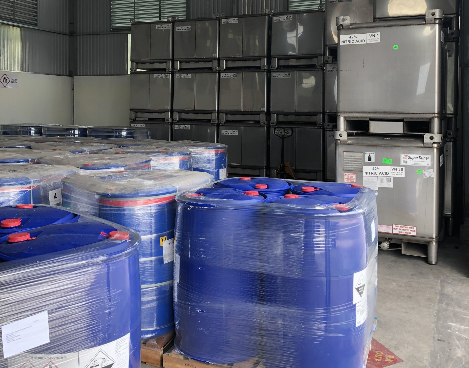 Các hóa chất được bảo quản an toàn tại VCARGO