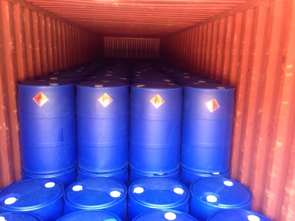 Cồn Ethanol được VCARGO lưu trữ an toàn, sẵn sàng vận chuyển bằng container chuyên dụng